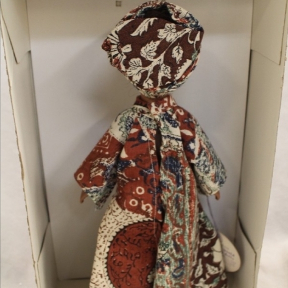 two vintage "the wonderful world of effanbee" dolls. one is still secured in the - Picture 4 of 4